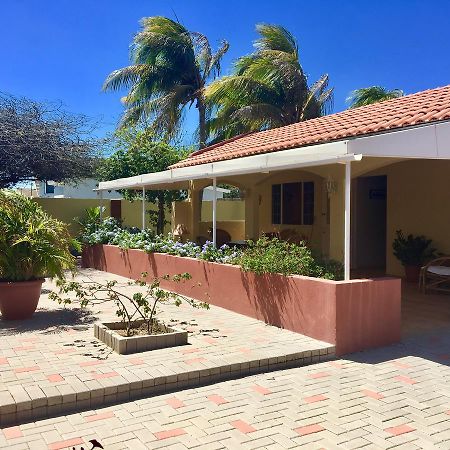 Bubali Gardens Lägenhet Palm Beach Exteriör bild