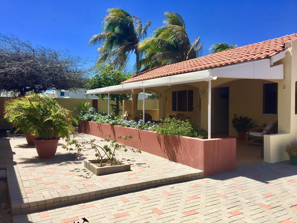 Bubali Gardens Lägenhet Palm Beach Exteriör bild