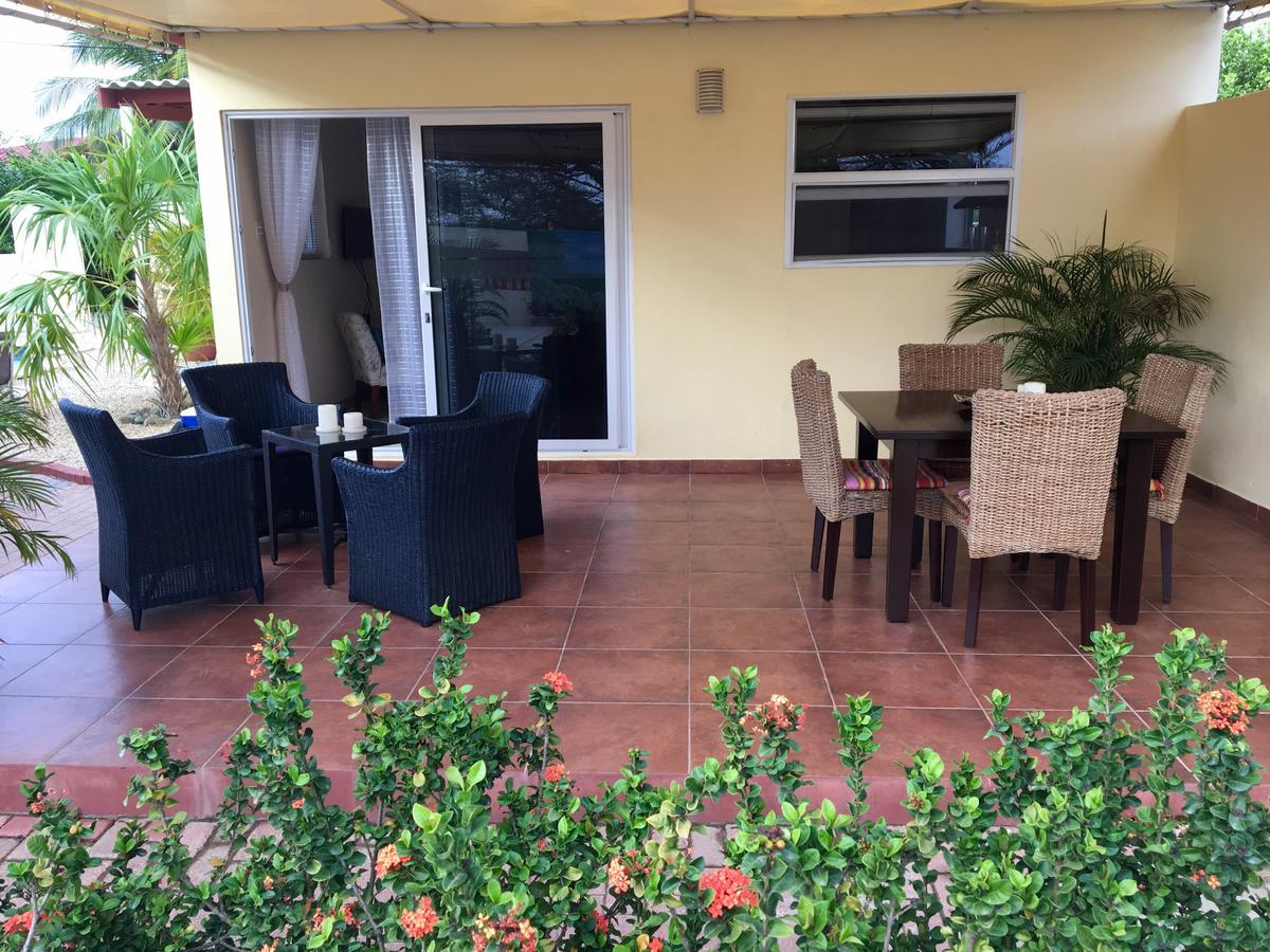 Bubali Gardens Lägenhet Palm Beach Exteriör bild