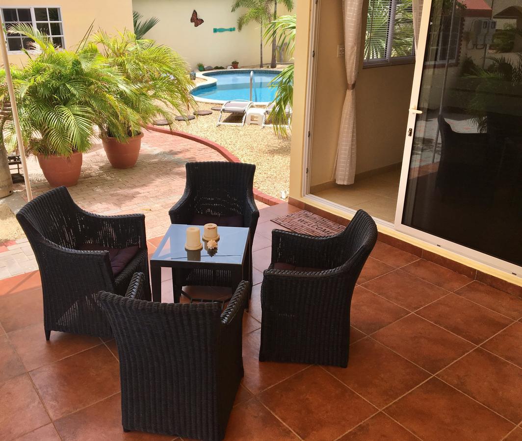 Bubali Gardens Lägenhet Palm Beach Exteriör bild